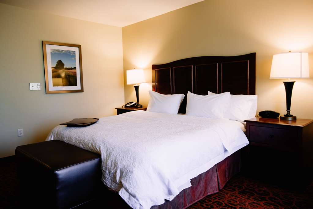 Фото Hampton Inn & Suites Minot Airport, Nd