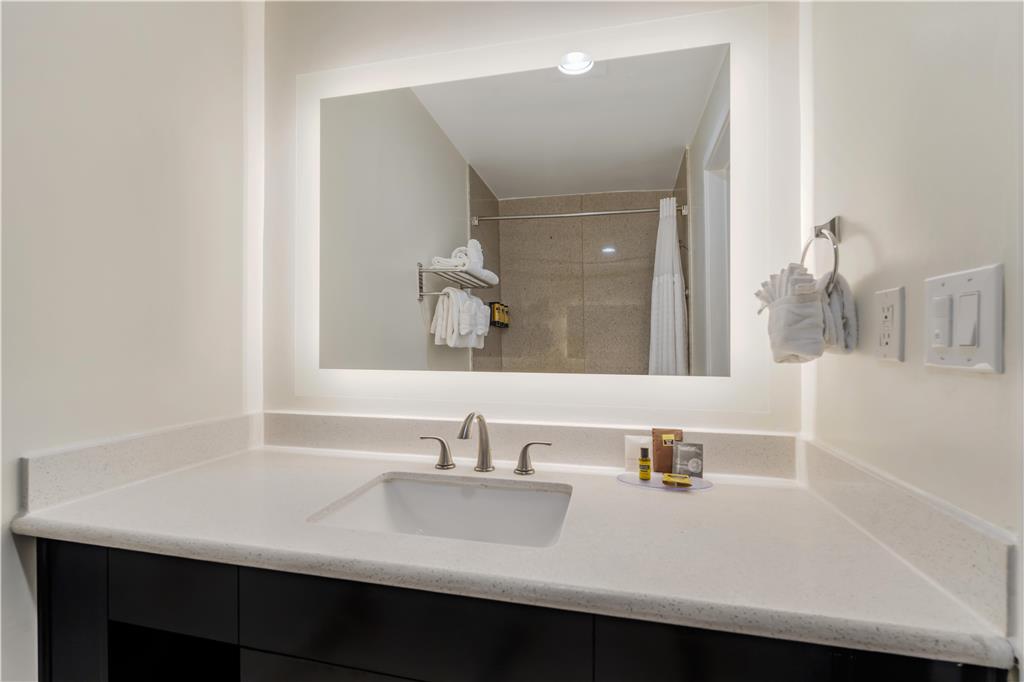 Фото Best Western Plus La Mid Town Hotel