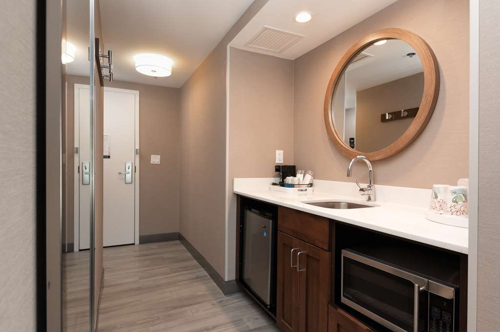 Фото Hampton Inn & Suites Arlington Crystal City Dca