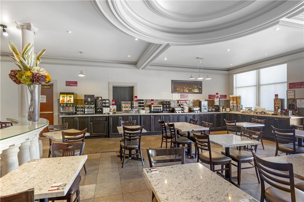 Фото Best Western Plus Travel Hotel Toronto Airport