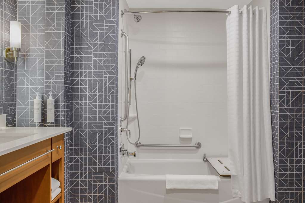 Фото Homewood Suites by Hilton Winnipeg Airport Polo Park MB
