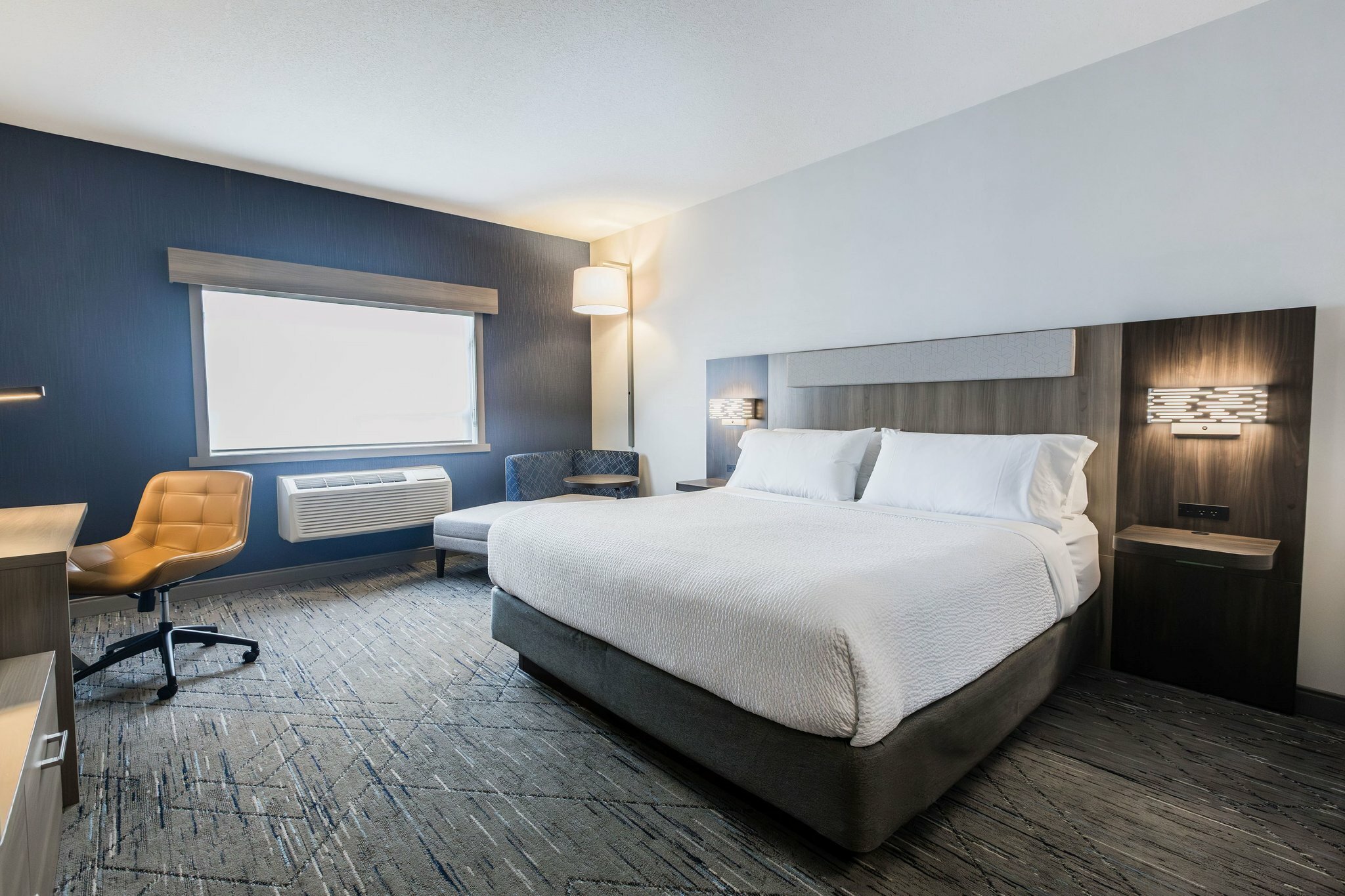Фото Holiday Inn Express Hotel & Suites Calgary S-Macleod Trail S, an Ihg Hotel