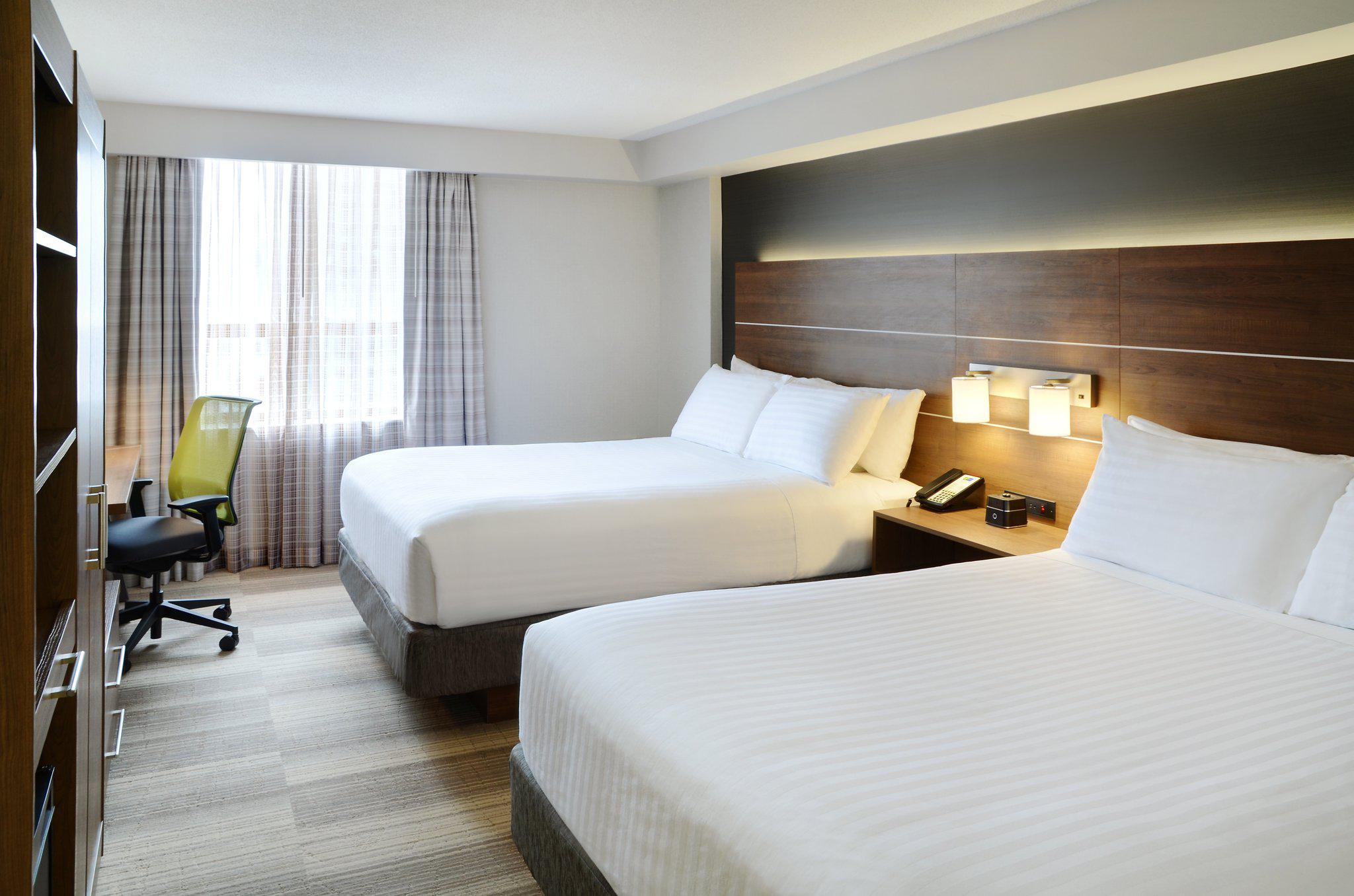 Фото Holiday Inn Express Toronto - Downtown, an Ihg Hotel