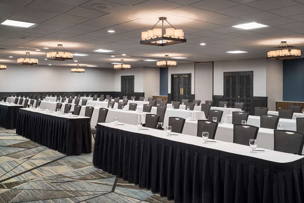 Фото Embassy Suites by Hilton Austin Central