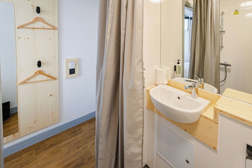 Фото EasyHotel London Croydon