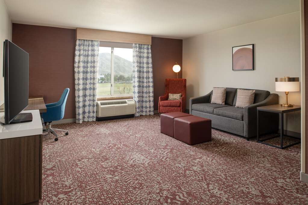 Фото Hilton Garden Inn Fontana