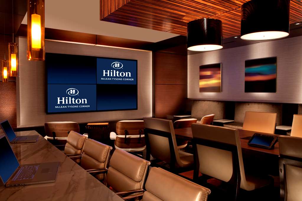 Фото Hilton McLean Tysons Corner