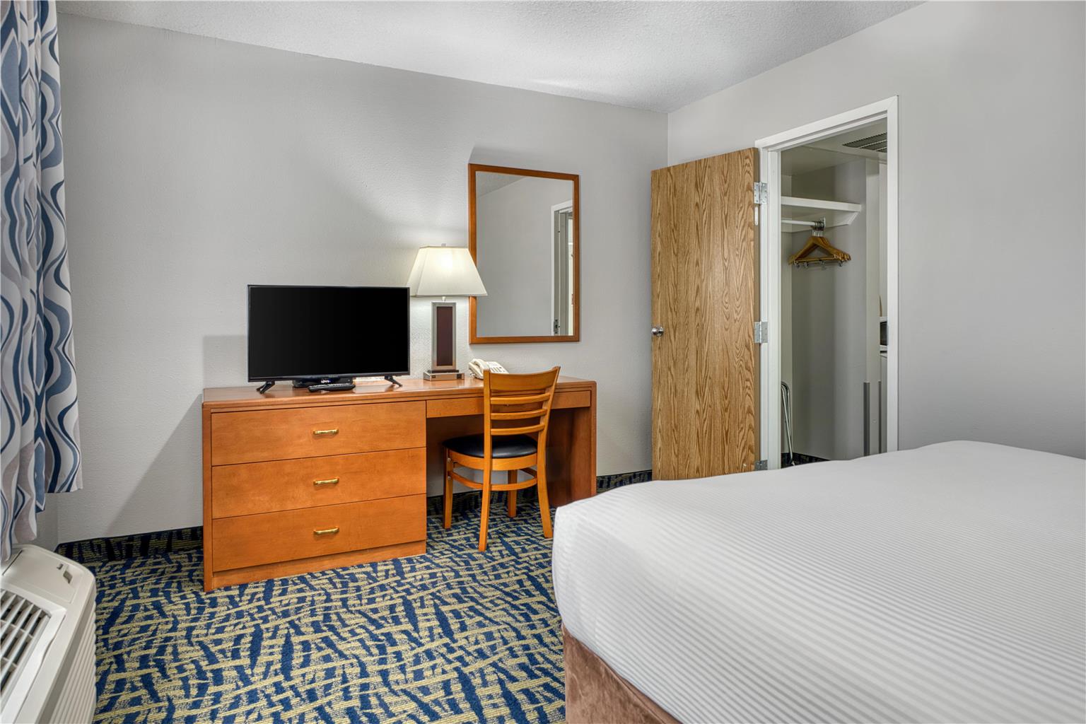 Фото SureStay Plus Hotel by Best Western Lethbridge