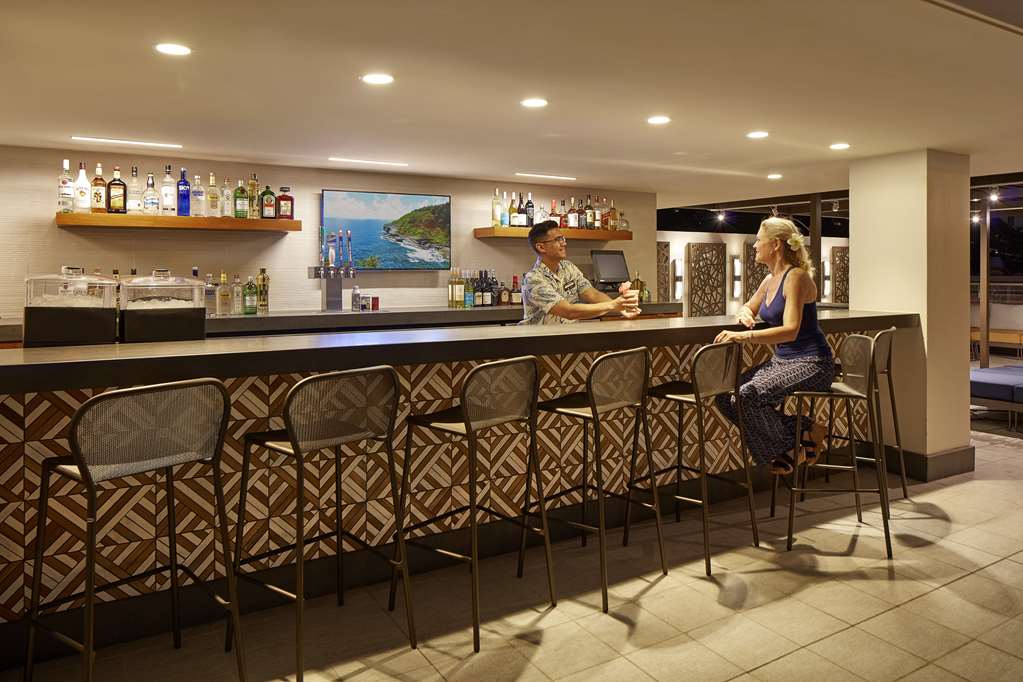 Фото Hilton Garden Inn Waikiki Beach