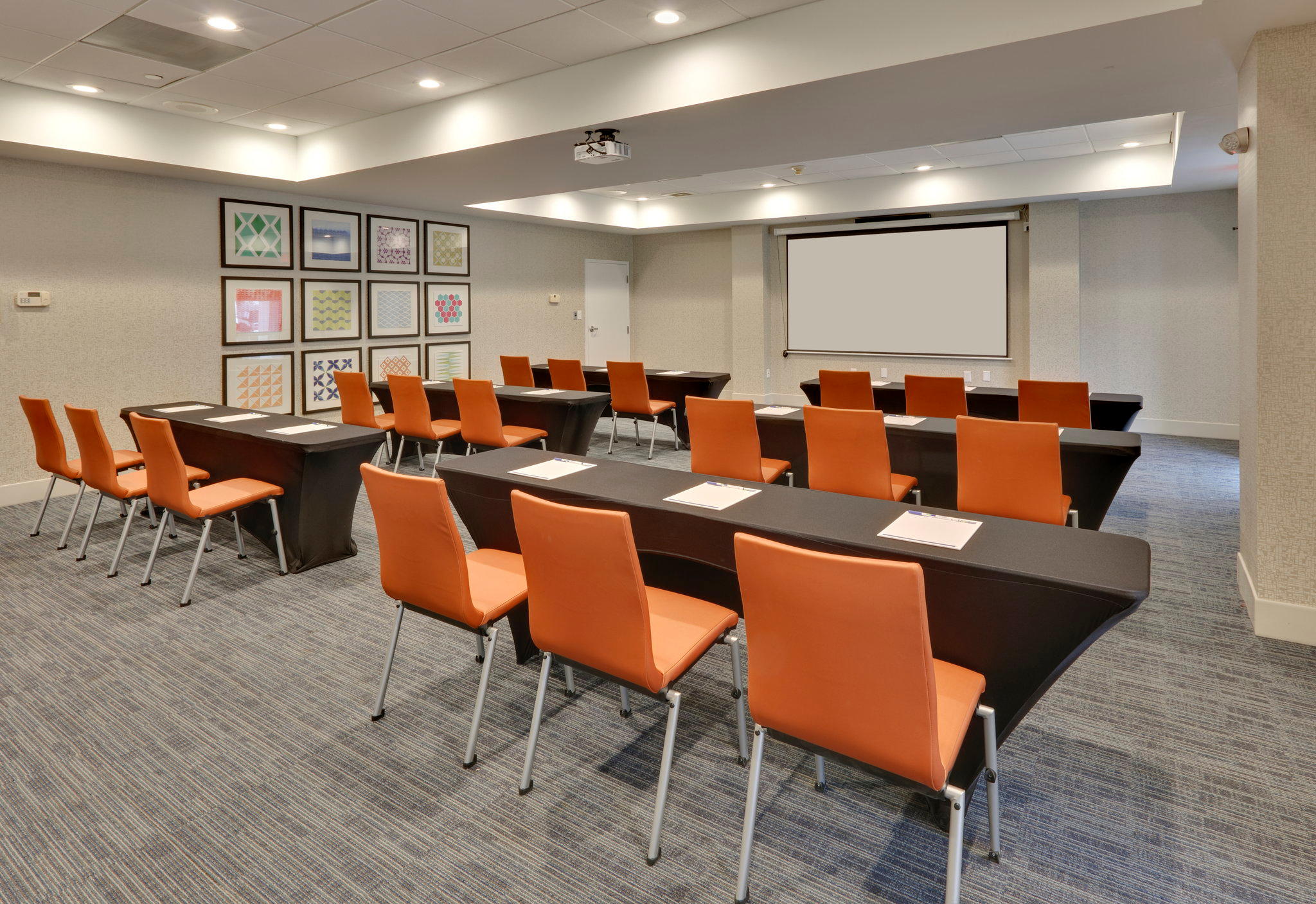 Фото Holiday Inn Express & Suites Irving Conv Ctr Las Colinas by Ihg