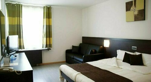 Гостиница Threeland Hotel в Петанже