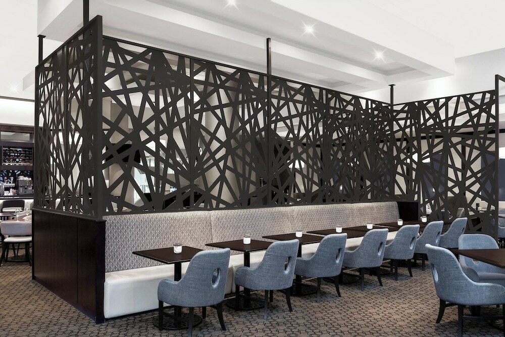 Фото Sheraton Vancouver Guildford Hotel