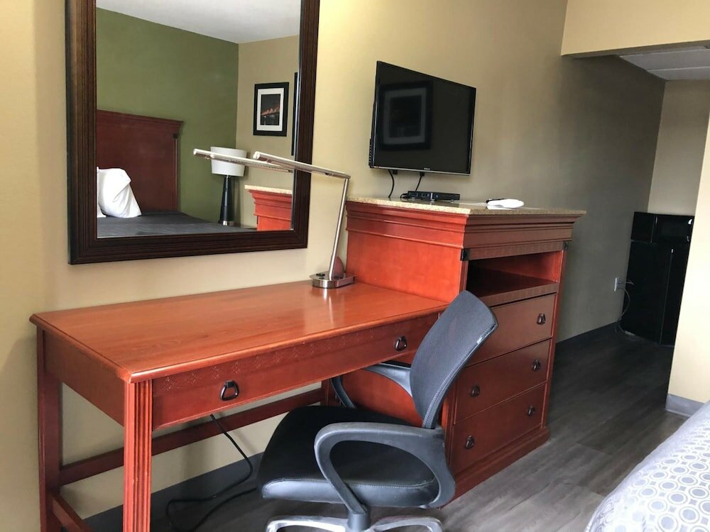 Фото Deluxe Inn & Suites By OYO Miami OK