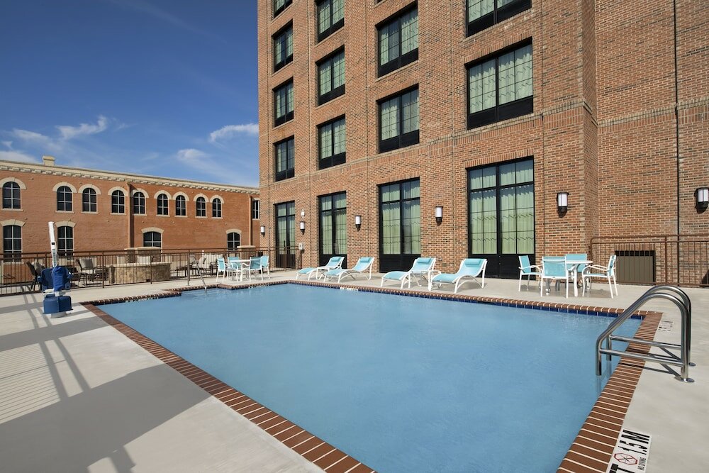 Фото Holiday Inn Express Pensacola Downtown, an Ihg Hotel