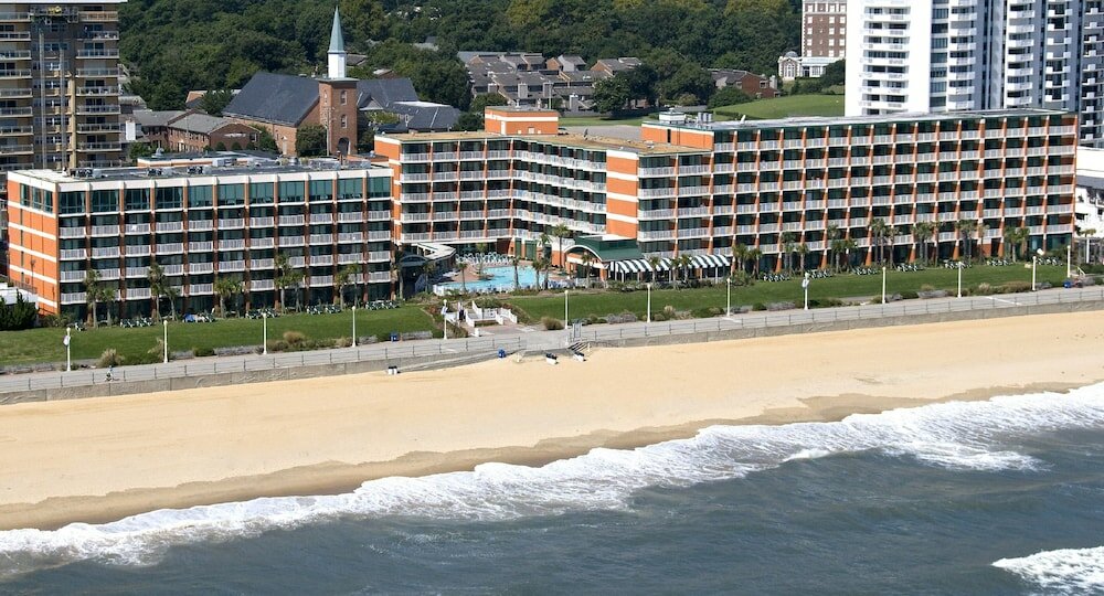 Фото Holiday Inn & Suites Virginia Beach North Beach, an Ihg Hotel