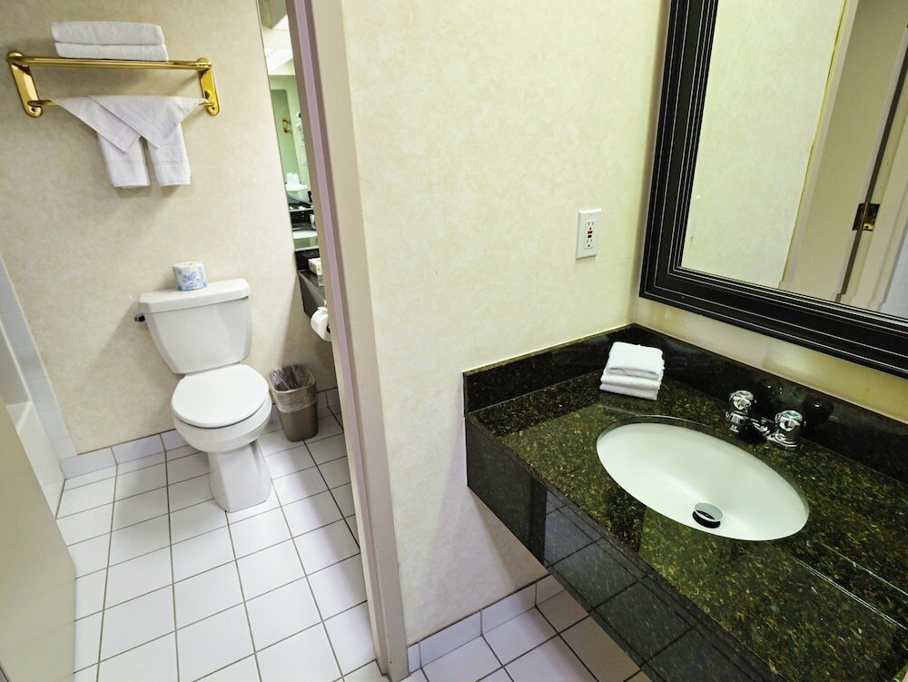 Фото Continental Inn & Suites