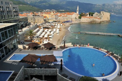 Внешний вид отеля Avala Resort & Villas в Будве, фото 1