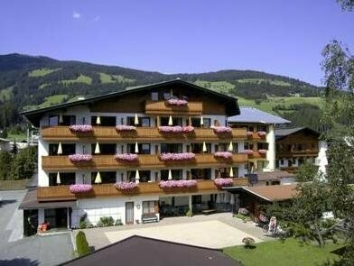 Внешний вид отеля Hotel Zentral в Кирхберге ве Тироле, фото 1