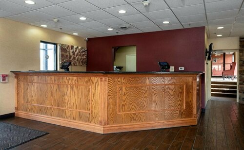 Гостиница Red Roof Inn & Suites Newark - University в Ньюарке