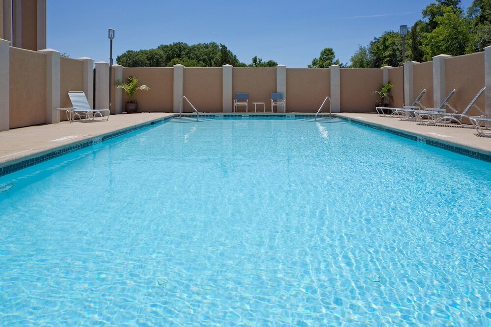 Фото Holiday Inn Express Washington DC East Andrews AFB by IHG