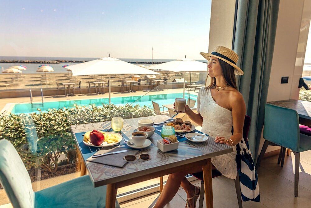 Фото You & Me Beach Hotel