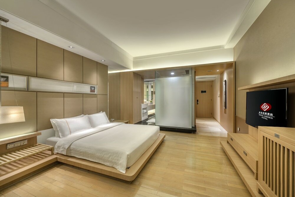 Фото Royal Garden Hotel