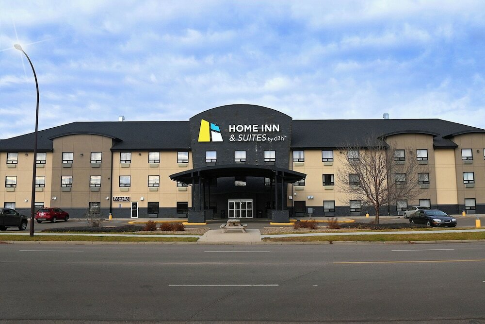 Фото Home Inn & Suites Swift Current