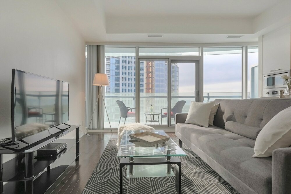 Фото Noel Suites-York St and Lakeshore Blvd