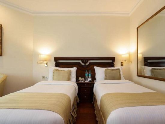 Фото Hotel The Royal Plaza