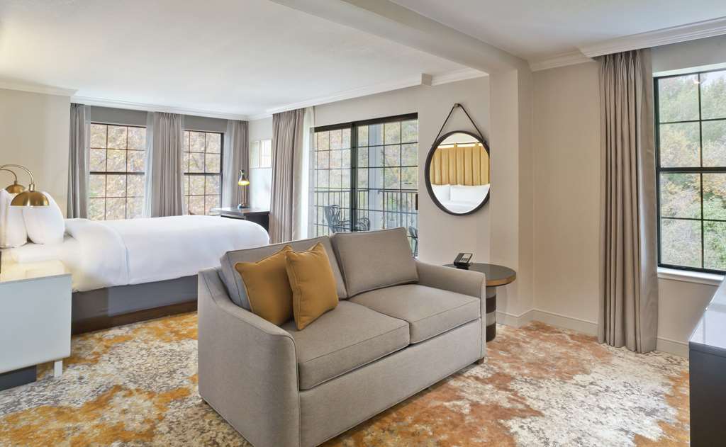 Фото The Inn at Saratoga, Tapestry Collection by Hilton