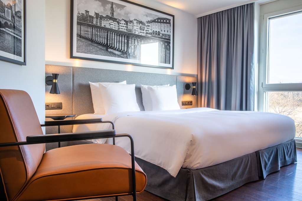 Фото Park Inn by Radisson Zurich Airport