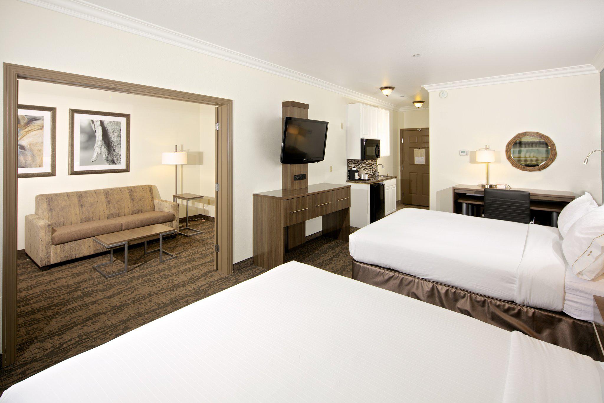 Фото Holiday Inn Express & Suites Paso Robles, an Ihg Hotel