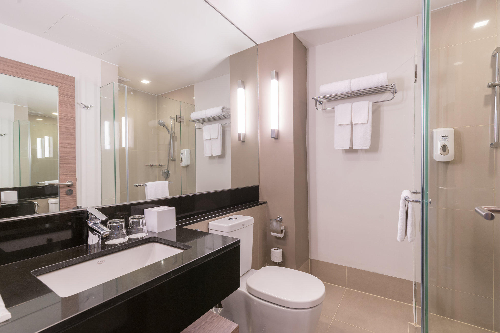 Фото Holiday Inn Express Bangkok Sathorn