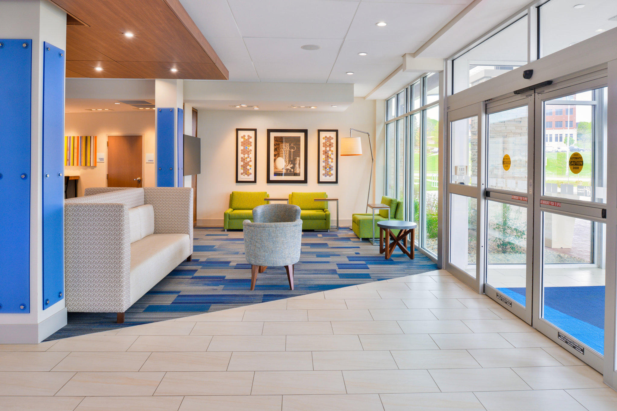 Фото Holiday Inn Express & Suites Madison, an Ihg Hotel
