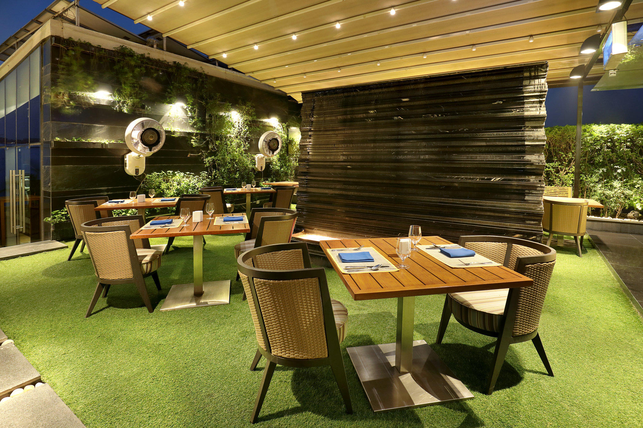 Фото Crowne Plaza Dhaka Gulshan by IHG Hotel