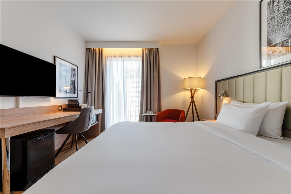 Фото Radisson Hotel Manchester City Centre, A Verified Net Zero Hotel