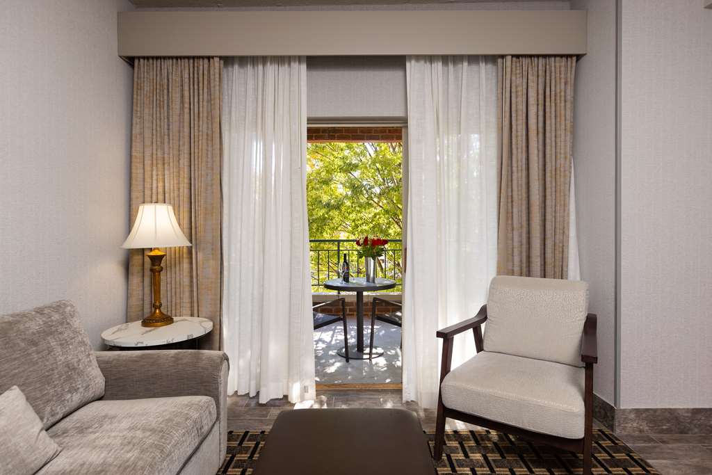 Фото Inn at the Colonnade Baltimore - a DoubleTree by Hilton