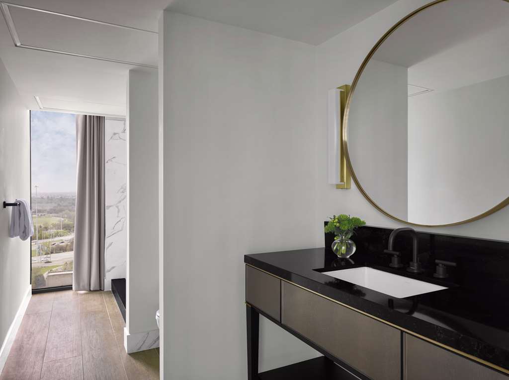Фото C. Baldwin, Curio Collection by Hilton