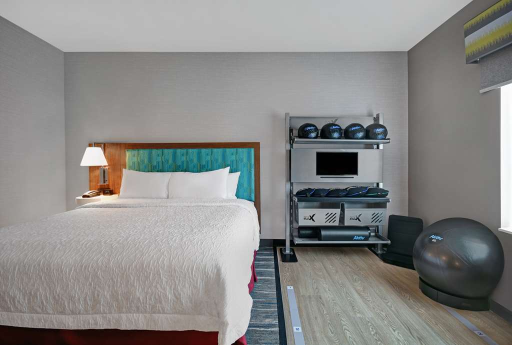 Фото Hampton Inn Las Vegas Strip South, Nv
