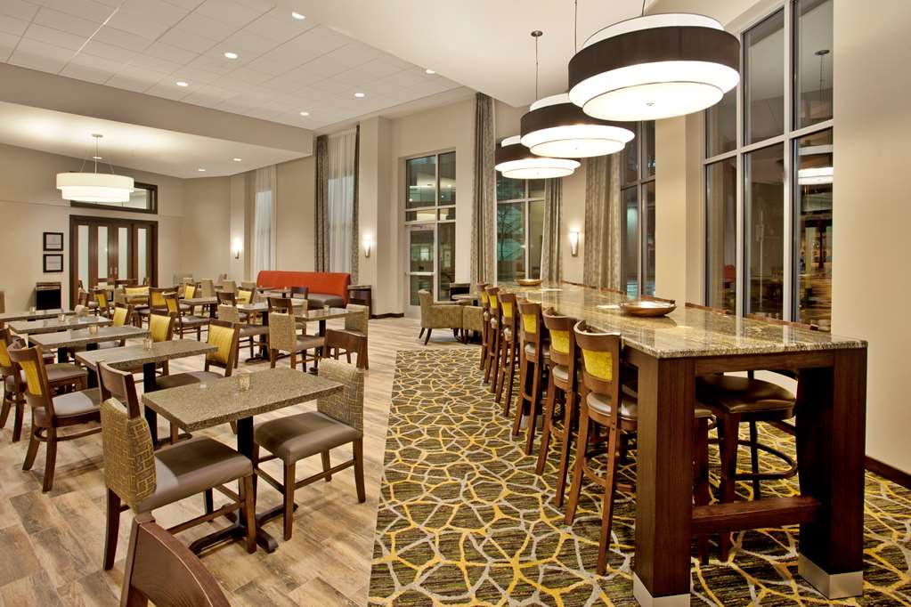 Фото Hampton Inn & Suites Minneapolis Downtown