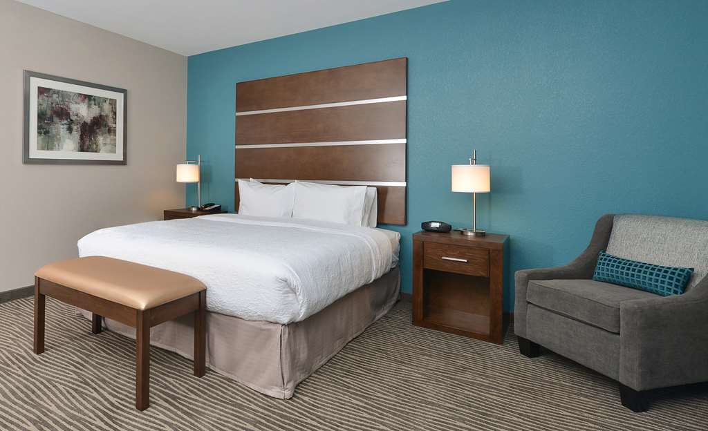 Фото Hampton Inn & Suites Des Moines Downtown