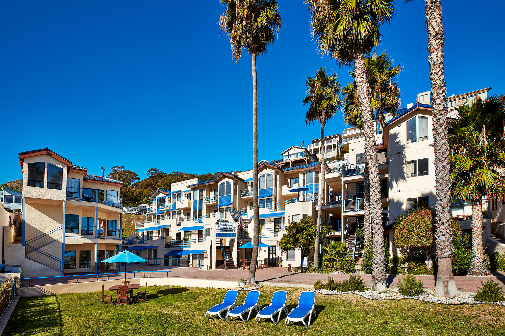 Фото Seaport Village Inn Avalon