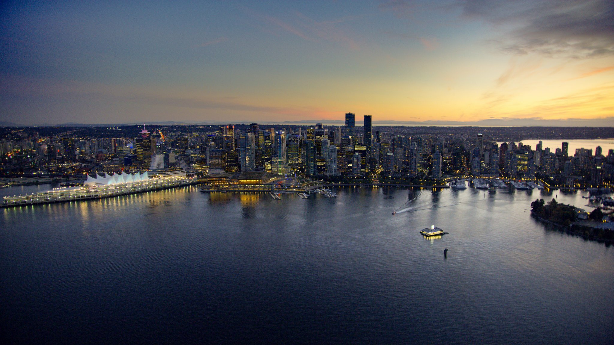 Фото Holiday Inn Hotel & Suites Vancouver Downtown, an Ihg Hotel