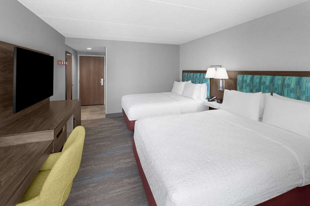 Фото Hampton Inn Cleveland-Downtown