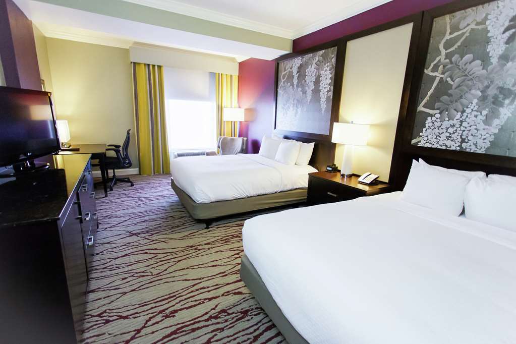 Фото DoubleTree by Hilton Hotel Savannah Historic District