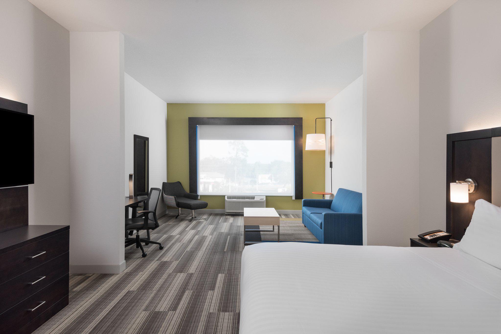 Фото Holiday Inn Express & Suites Lakeland South, an Ihg Hotel