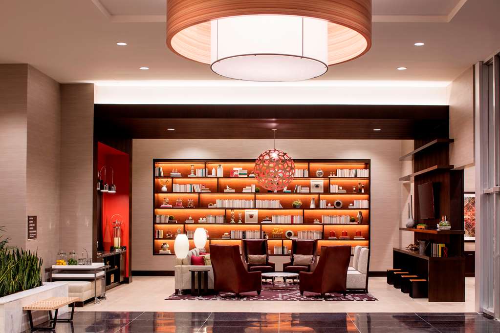 Фото Hilton Garden Inn Downtown Dallas