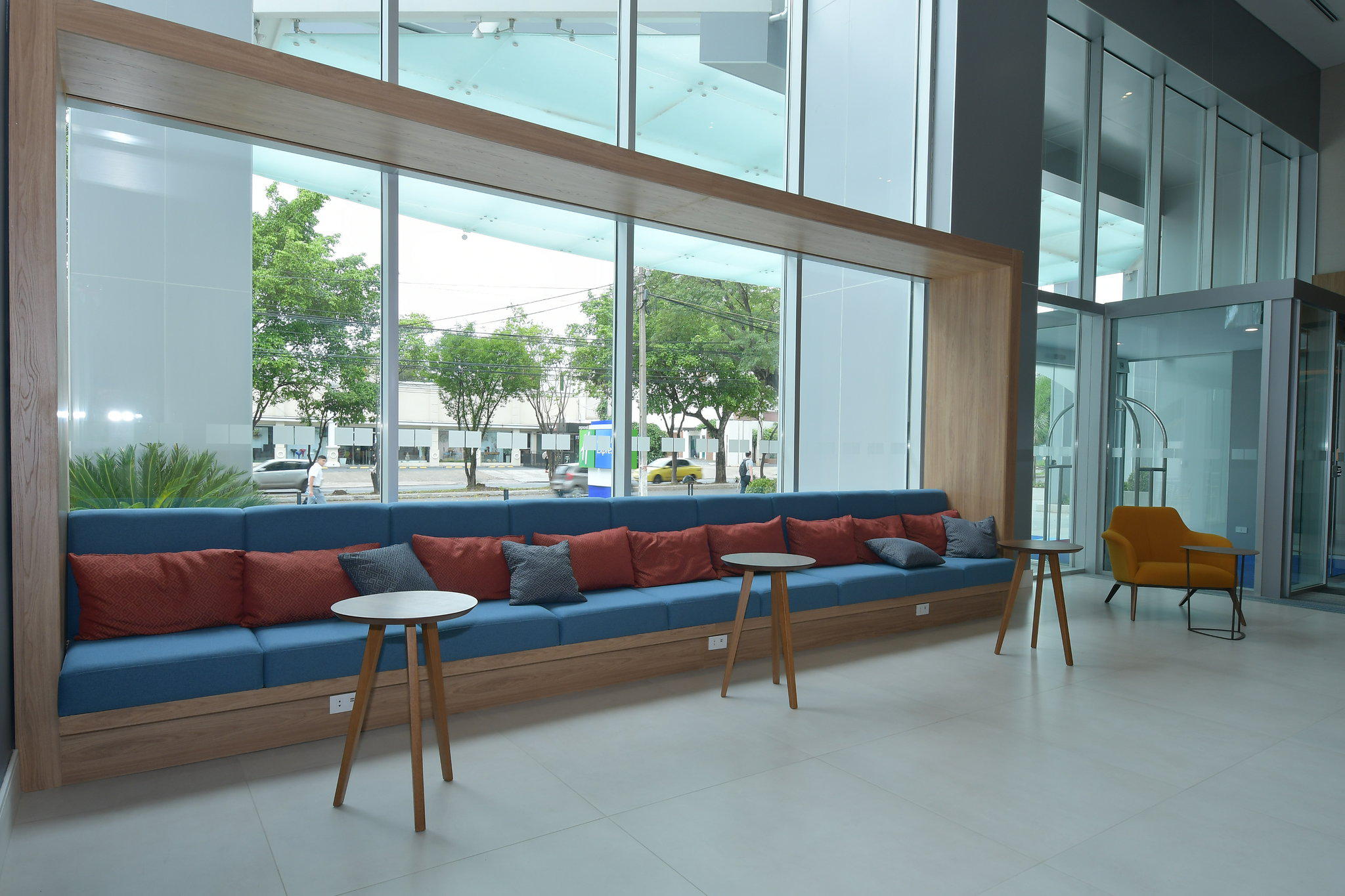 Фото Holiday Inn Express Asuncion Aviadores, an Ihg Hotel