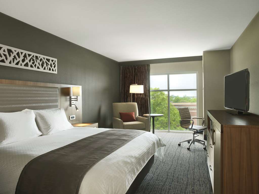 Фото The Broadway Columbia - a DoubleTree by Hilton