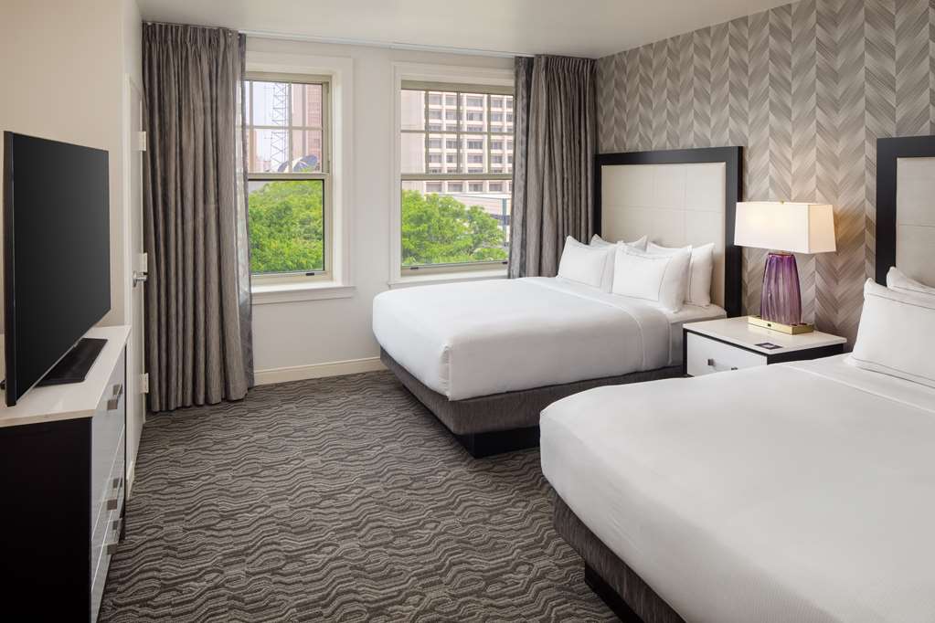 Фото Doubletree Suites by Hilton Detroit Downtown - Fort Shelby